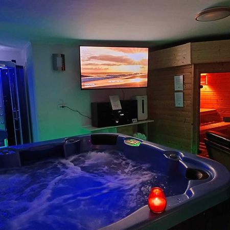 Nikolux Apartman ハイデゥソボスロー エクステリア 写真