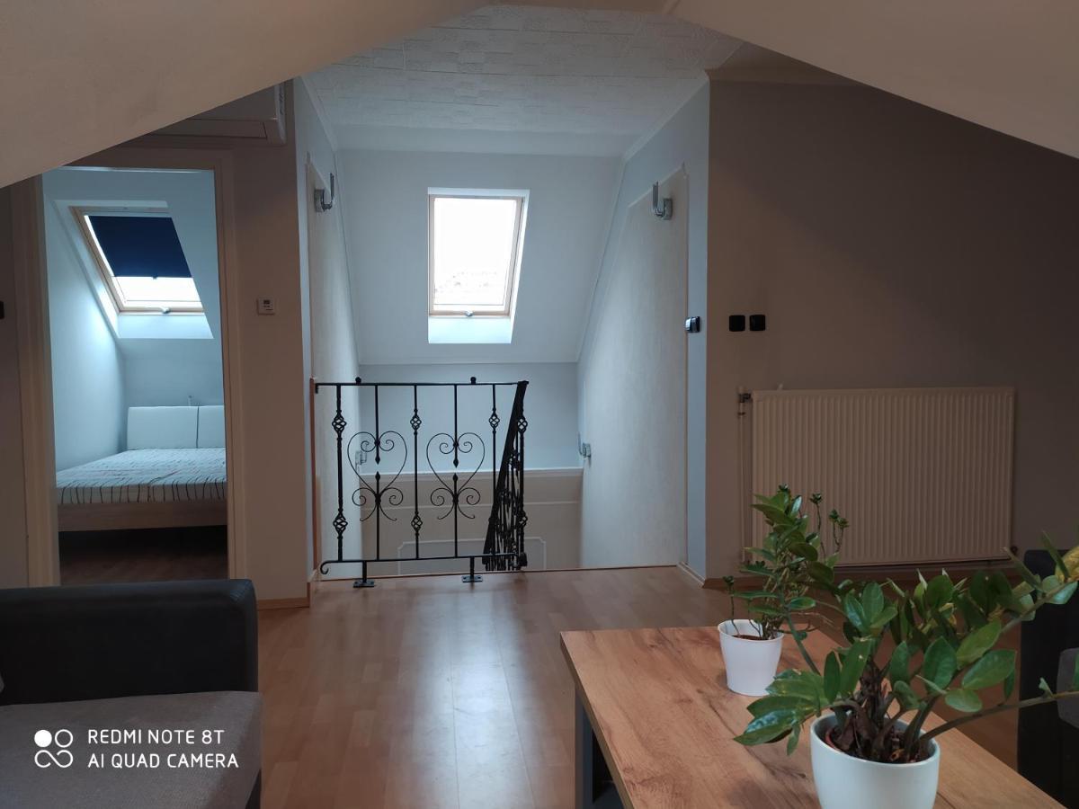 Nikolux Apartman ハイデゥソボスロー エクステリア 写真
