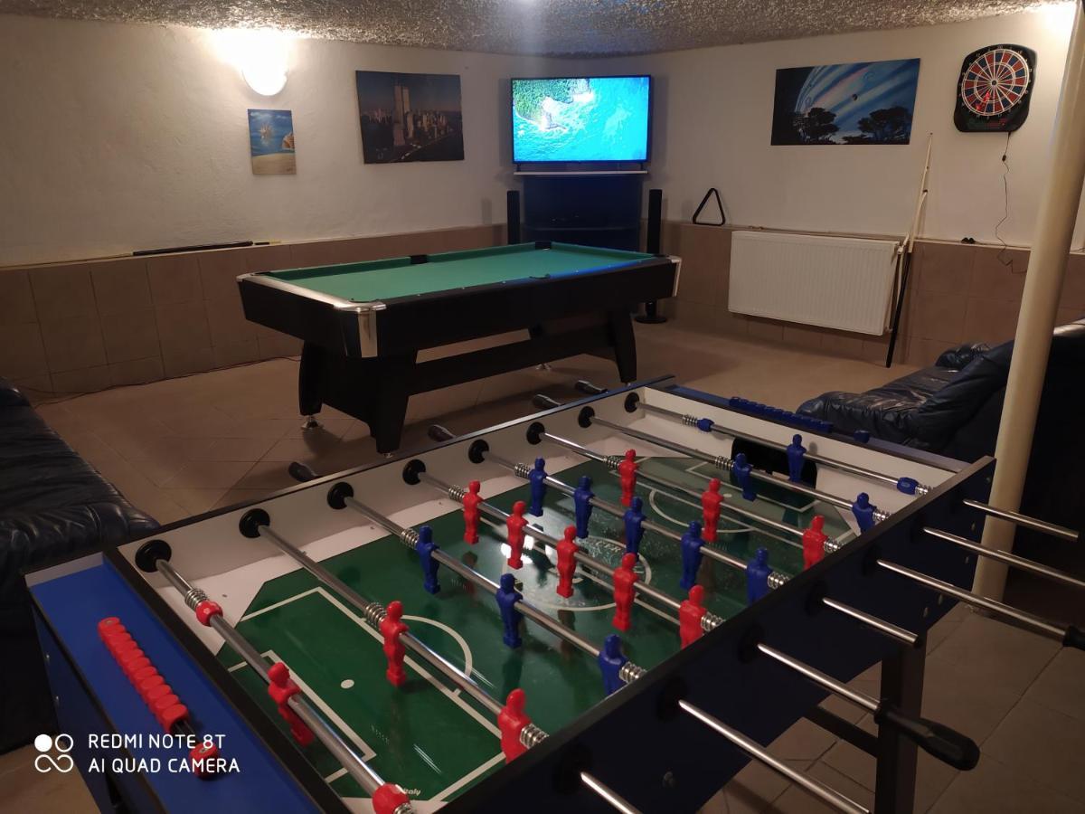 Nikolux Apartman ハイデゥソボスロー エクステリア 写真