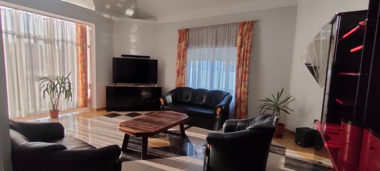 Nikolux Apartman ハイデゥソボスロー エクステリア 写真