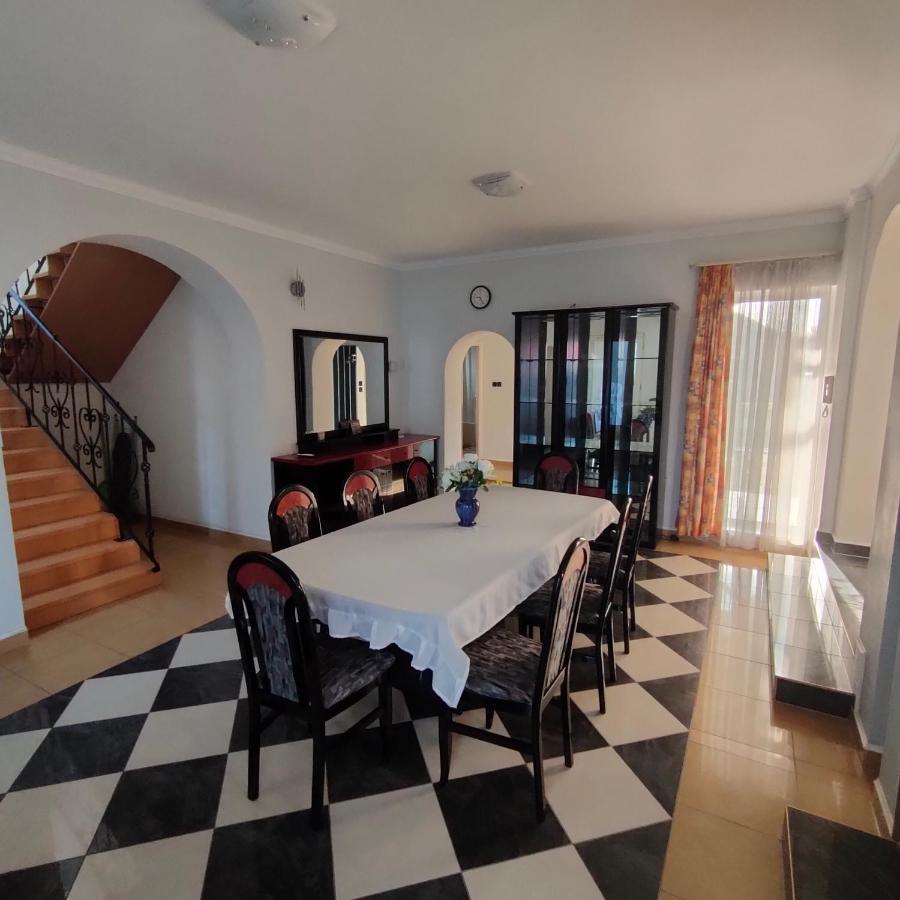 Nikolux Apartman ハイデゥソボスロー エクステリア 写真