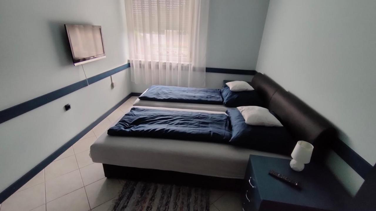 Nikolux Apartman ハイデゥソボスロー エクステリア 写真