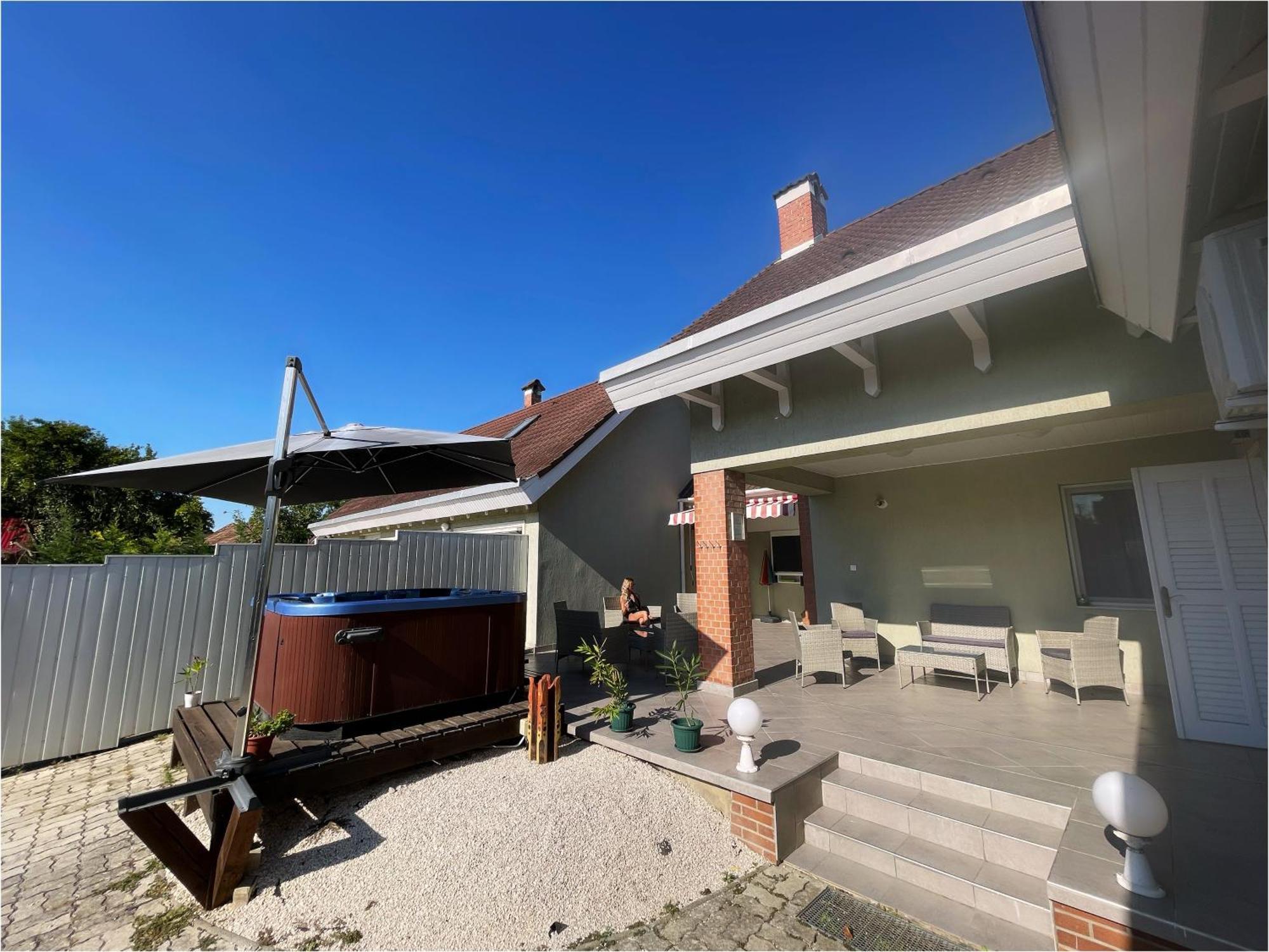 Nikolux Apartman ハイデゥソボスロー エクステリア 写真