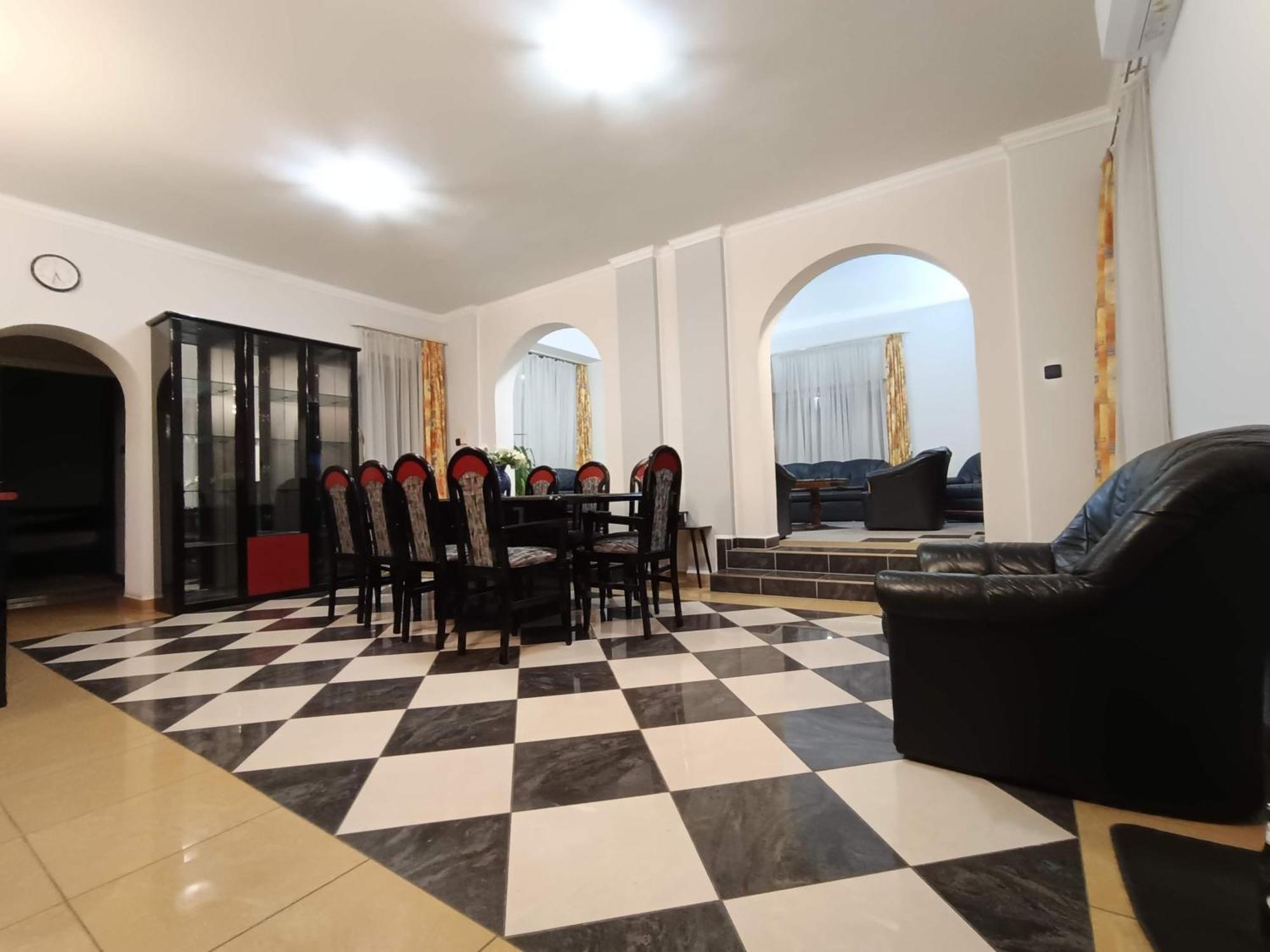Nikolux Apartman ハイデゥソボスロー エクステリア 写真