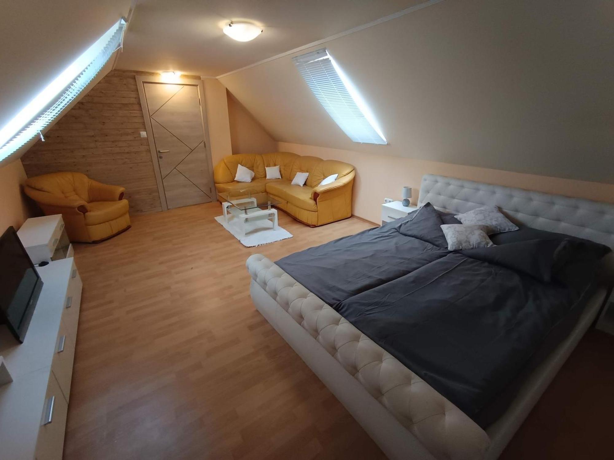 Nikolux Apartman ハイデゥソボスロー エクステリア 写真